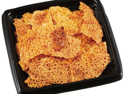 チーズをパリパリに焼いたクリスピーベイクドチーズが5月12日に登場
