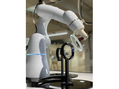 三越ワールドウォッチフェア、ロボットによる世界初ライブデモンストレーション