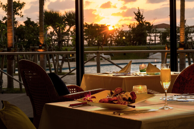 【サザンビーチホテル&リゾート沖縄】Southern Terrace-サザンテラス-で贅沢な夕暮れを!期間限定「HAPPY HOUR」開催のお知らせ