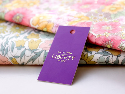 海外でも人気のリバティプリント!おしゃれな花柄でマスクをアップデート「シアバター配合リバティプリントマスク」発売