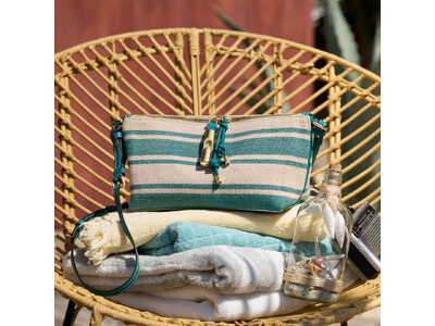 フルラからイタリアンサマーを体現した新作バッグ「フルラ デビー」 が登場