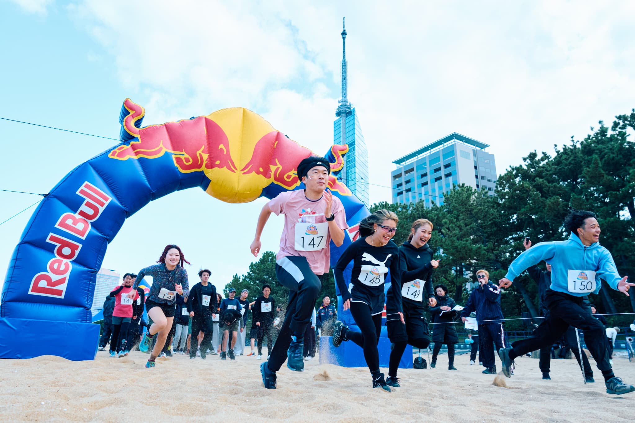日本初開催！「Red Bull 砂山走」一般部門優勝は西純平さん、学生部門優勝は西上響さん