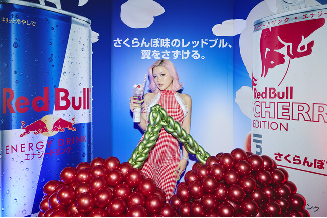 【イベントレポート】令和のニューアイコンLANA、クラブ規模での貴重ライブにファン殺到！「Red Bull Cherry Edition」ローンチパーティ開催