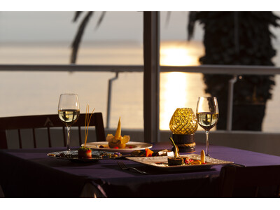 【隠れ家リゾートのクリスマス】三浦・リビエラシーボニアマリーナ｜富士山を望むレストランでの美食と、星降る夜を楽しむグランピングステイ＆サウナ