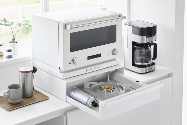 収納場所に困るカセットコンロやIHコンロが収納できる家電下ラックや、プリント類の管理に便利なスチールパネルなど、新商品が発売になりました。
