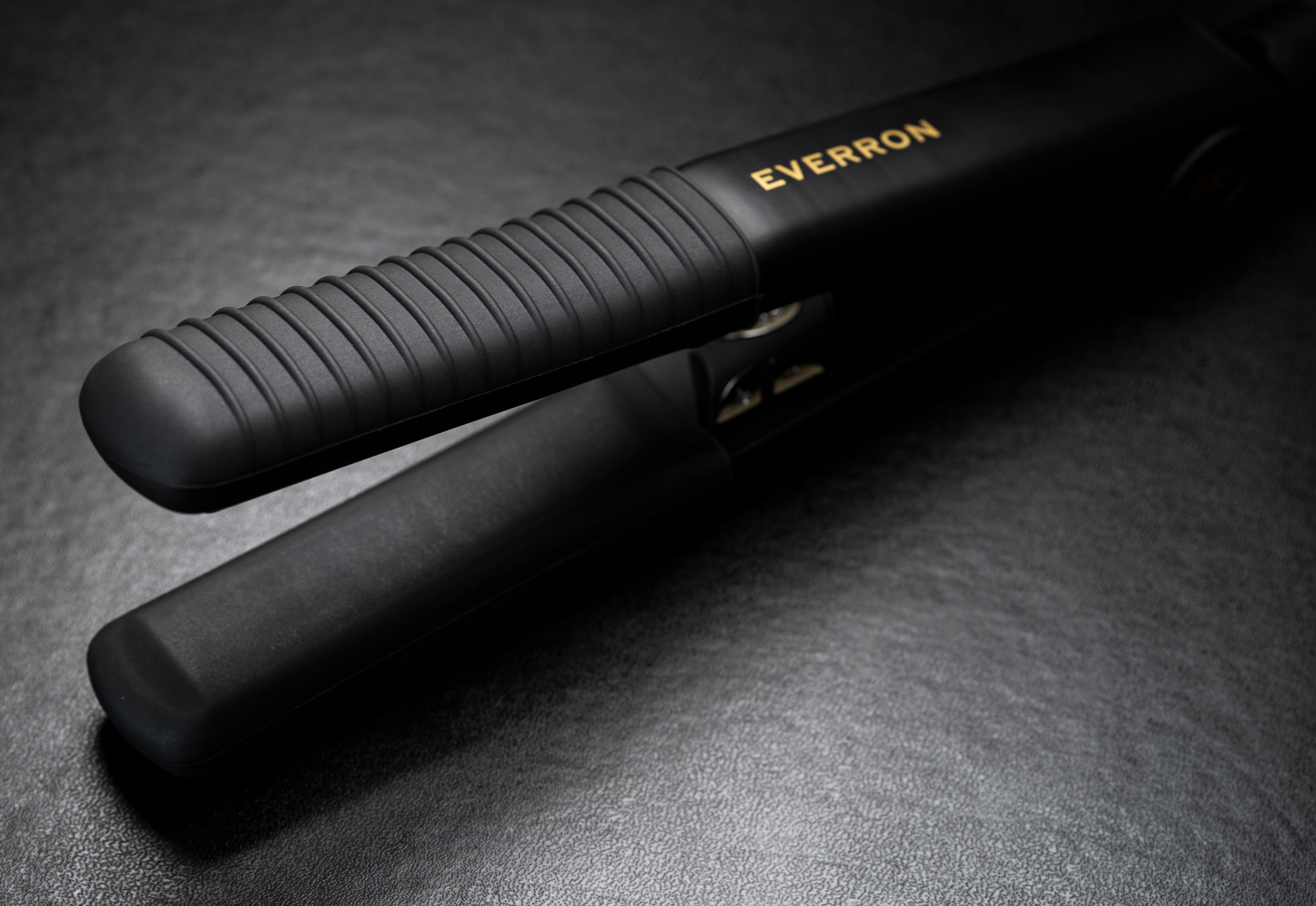 髪も、肌も、ヤケドさせない。 理想的なヘアアイロン『 EVERRON (エヴァロン) 』 が 2019年10月3日に新発売