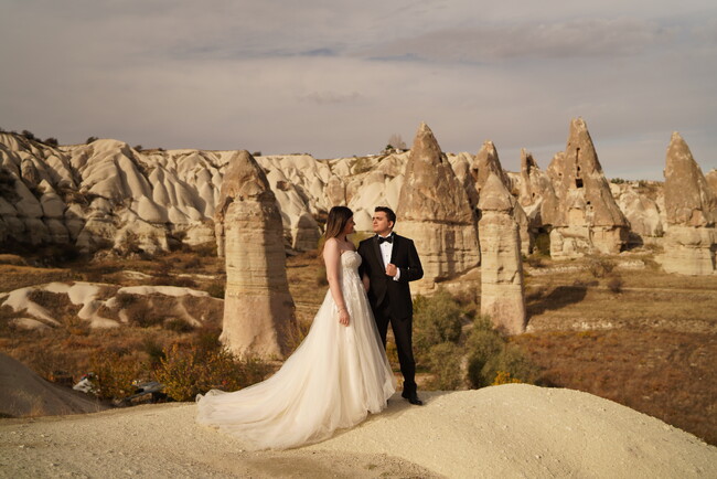 おとぎ話のような風景のトルコ・カッパドキアで特別な結婚式を