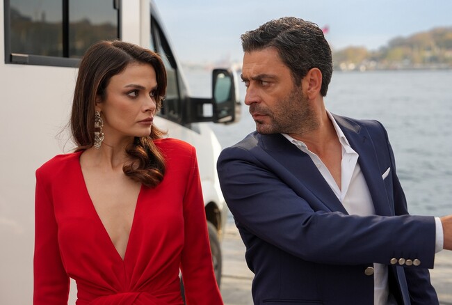 �S10�b�̐V��~�j�h���}�wAn Istanbul Story�x�@�C�X�^���u���̊X���݂𕑑�ɌJ��L�����閣�f�I�ȕ���