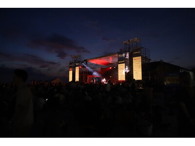 白良浜に約1万人が来場　総勢10組のライブと8,000発の音楽花火が彩る「SKY ART FESTIVAL 2026」を開催