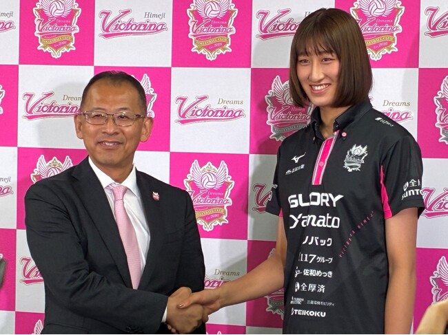 【アルテグループ/美容室 Ash】ヴィクトリーナ姫路/女子バレーボール日本代表・秋本美空選手の記者会見でヘアメイクを担当