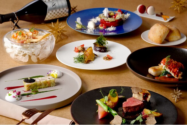 【横浜】みなとみらいの煌びやかな夜景を一望できる窓際席でルイヴィトンボトルシャンパンを！幻想空間に酔いしれる「贅沢クリスマスディナー」