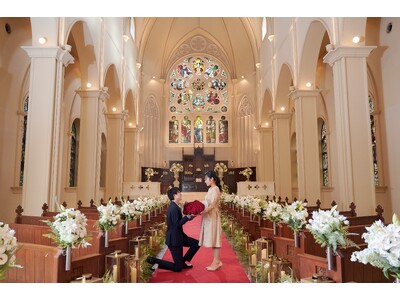 【大宮】ライトアップされたチャペルを二人だけで貸し切るクリスマスプロポーズ！イルミネーションを目の前にレストラン窓際席での豪華ディナーコース付「チャペルdeプロポーズ～クリスマスプラン2025～」