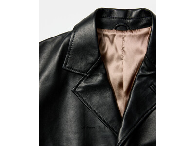 ランド オブ トゥモロー 丸の内店と心斎橋パルコ店では、12月12日(金)よりイタリアのカンパニア地方を拠点とするレザーブランド、アルデンヌとの別注レザージャケットを数量限定で発売。