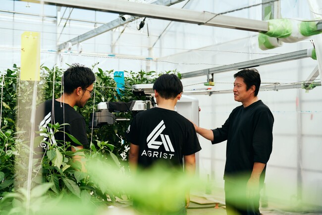 農業の担い手不足を解消 – AGRIST株式会社がJR九州ファーム株式会社様、他2農家と協力し、AI収穫ロボットを実証実験として導入。ピーマン農家の生産性向上に貢献。