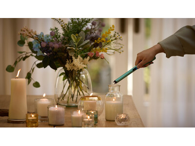 炎が出ない充電式キャンドルライター「Candle Wand」が6月中旬に販売決定！魔法の杖のように火を灯す“炎が出ないプラズマアーク点火”で、安全かつインテリアに馴染む新商品を提案