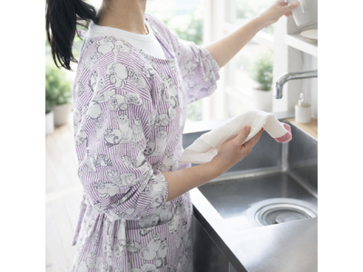 【母の日ギフトにも】リサ・ラーソンの「スケッチねこたち」デザインのエプロンが登場。暑い季節も心地よく使え...