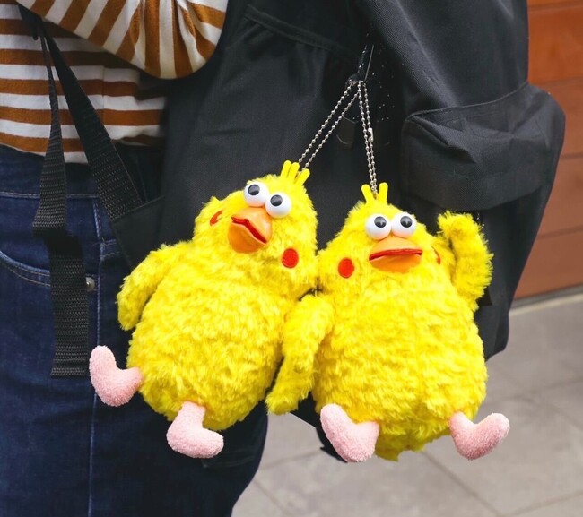 dポイントのキャラクター「ポインコ兄弟」そっくりのぬいぐるみポーチが4/17発売