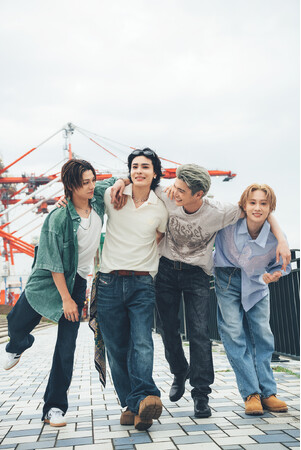 「WOLF HOWL HARMONY」初のアーティストブック　9/17発売決定!