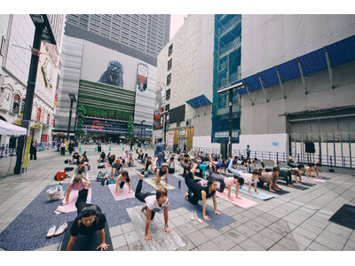 【イベントレポート】東急歌舞伎町タワー前で朝のヨガイベント「IGNITE × 東急歌舞伎町タワー KABUKICHO YOGA」を開催