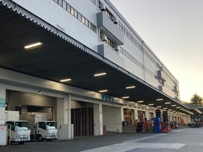 東京発の健康家具ブランドEMOOR（エムール）は東京・昭島市に物流拠点を集約したEMOOR TOKYO BASEを開設
