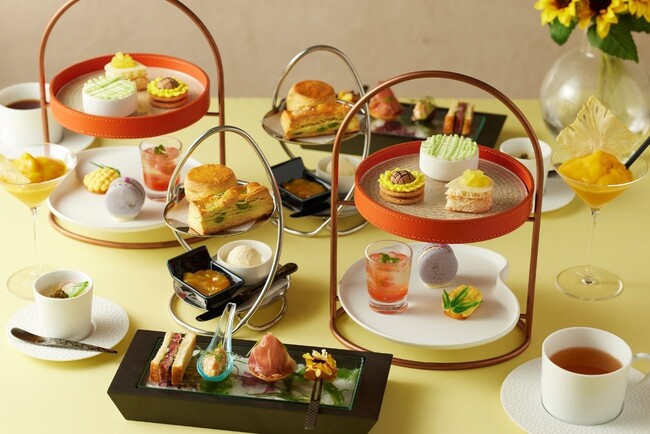 大パノラマの絶景とともに、爽やかな味わいをプラスした夏野菜とフルーツのスイーツを愉しむ『Summer Afternoon Tea』