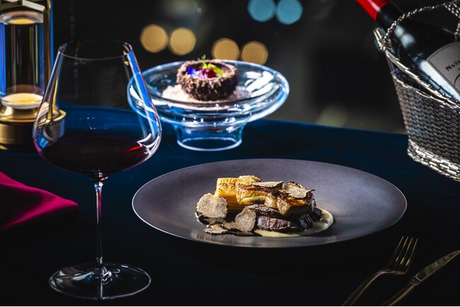 札幌の夜に浮かぶ灯りに包まれて愉しむ、聖夜のフルコース「Splish Noel Dinner Course 2025 ～Gastronomie de Lumiere～」