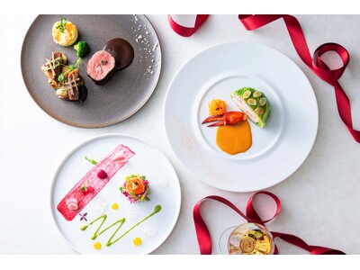 開業15周年を祝う、ザ・キャピトルホテル 東急のクリスマス装飾と特別メニュー。“赤”や“リボン”をテーマにした館内装飾と、豪華なクリスマスコースが登場