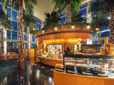 【横浜ベイホテル東急】みなとみらいのクリスマスの夜を彩る音楽と美食の饗宴シンガーソングライター佐藤ひらり...