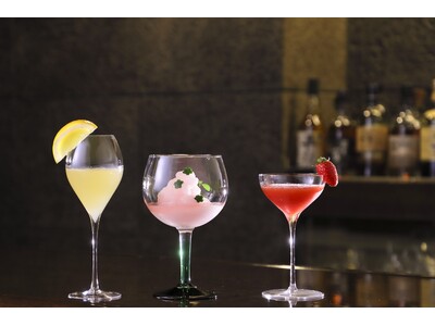 名古屋のホテルの重厚なオーセンティックバーで味わう「春の訪れ」。旬の苺や桜、柑橘とシャンパンが香る季節限定カクテル3種を3月2日より販売開始。