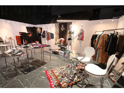 着物のアップサイクルブランド「UZ Fabric（ウズファブリック）」が、クリエイションの祭典”NEW ENERGY”にて新コレクションや、多数のアーティストとのコラボレーションアイテムを発表。