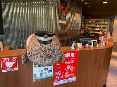 京都水族館『オオサンショウウオの日2026』にMKも参加！155cmのオオサンショウウオぬいぐるみがMKタクシーの“特別臨時職員”として京都駅八条口に着任！