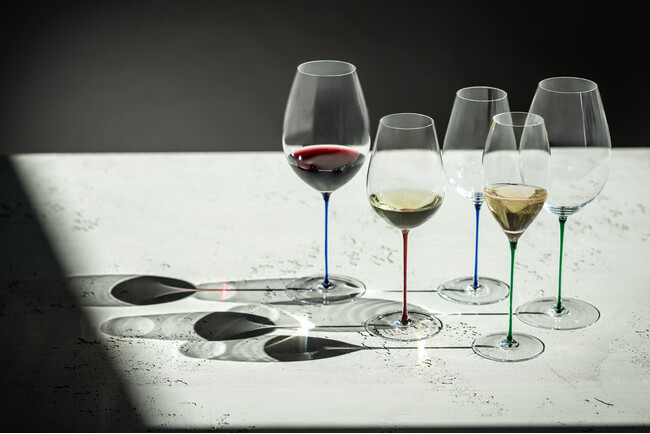 【ツヴィーゼル グラス】色彩豊かなステムで彩る：新作「Enoteca Colors（エノテカ・カラーズ）」登場