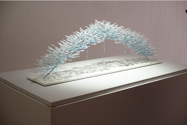 瀬戸内をイメージした繊細な折り鶴アートの新作を加えた　小野川直樹美術館　Folklore展