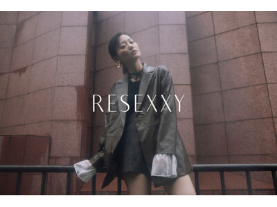 俳優・山下美月が纏う「RESEXXY(リゼクシー)」の“クールフェミニン”な秋ビジュアル公開