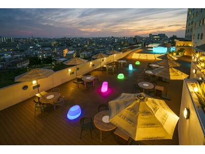 インフィニティプールに隣接するオープンテラスで、カジュアル＆オキナワンなBBQディナーを！