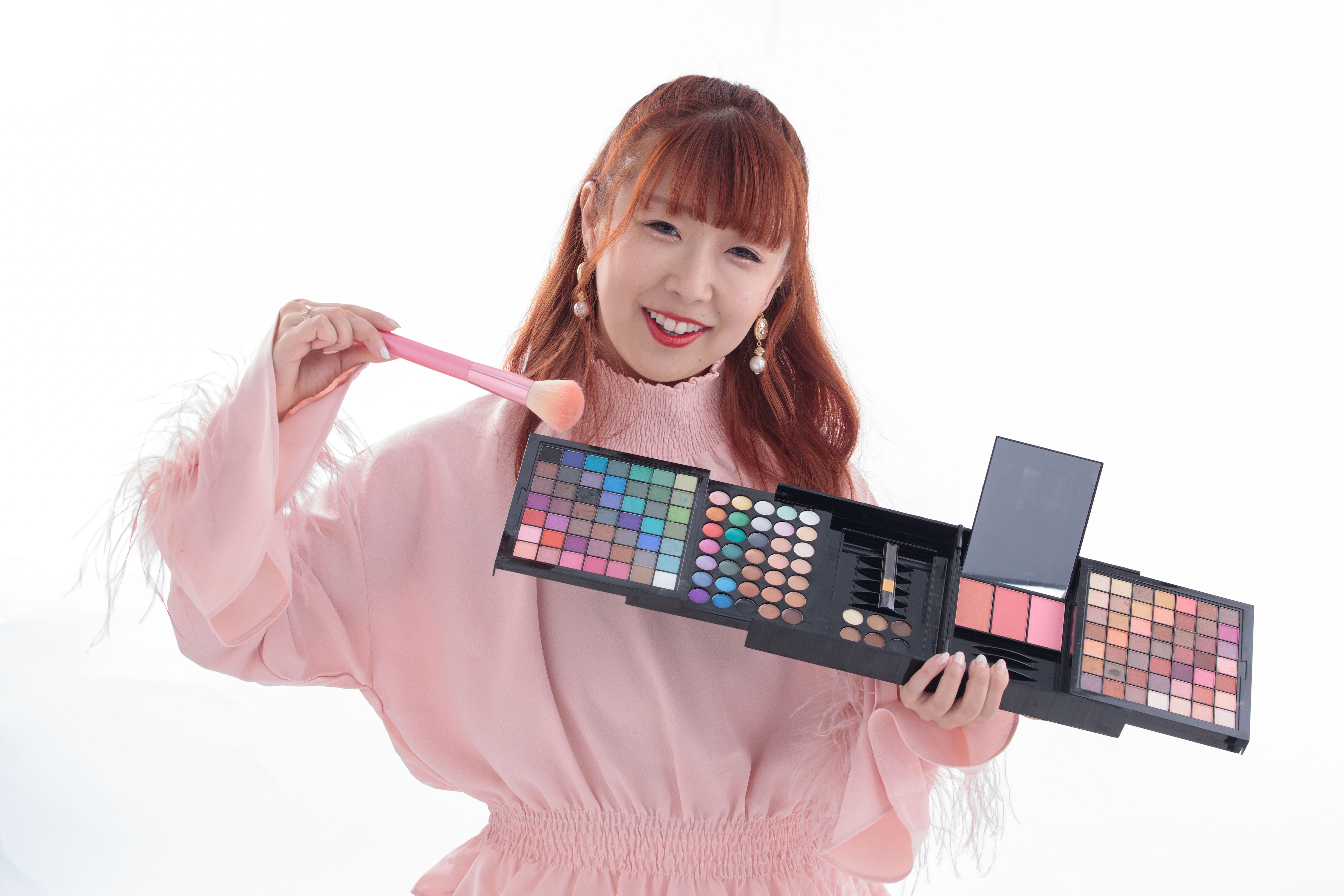 地域の女性をメイクで笑顔に！ミワンダフルがオリジナルのピンクカーで走る、メイクスマイルツアーを札幌からスタート！