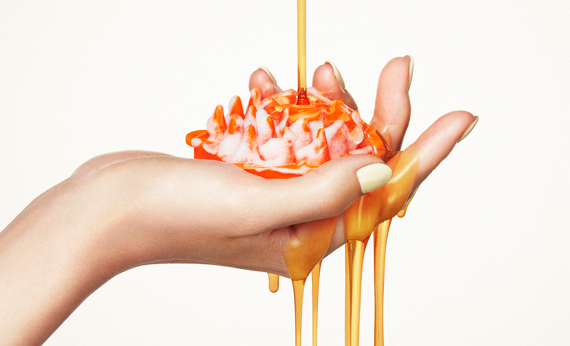 頭皮ほぐしてスッキリ！蜜髪つくるヘッドスパブラシが「ハニーク」から新登場。毎日手軽にマッサージを取り入れて地肌から美髪ケアを。