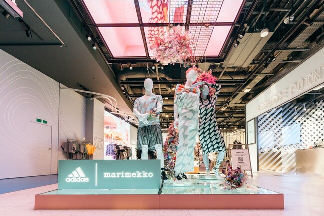 adidas x Marimekko Spring Summer ‘23 Collectionに合わせ、彩り鮮やかな花のインスタレーション演出を開始！のメイン画像