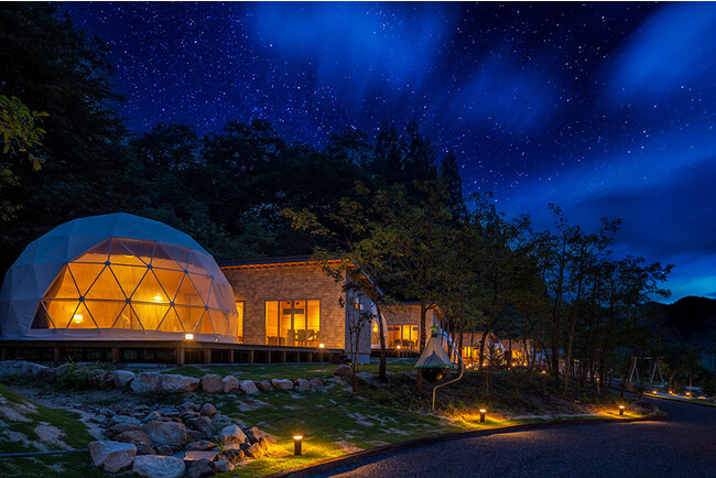 日本一の星空×北欧風グランピング【mokki STARDUST GLAMPING achi village】来場者数5,000人達成/「#mokki行きたい」で5組様無料宿泊プレゼント!