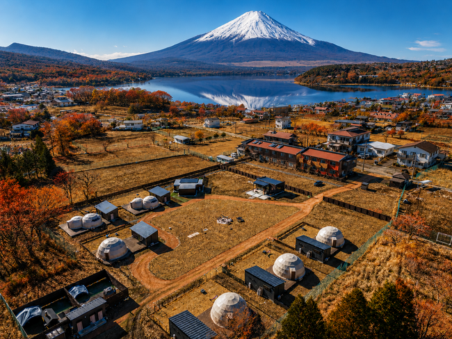 【秋の富士山×絶景グランピング】山中湖の「全室富士山ビューグランピングヴィレッジ TOTONOI」が秋限定のお得な旅行プランを販売開始！学割最大30%OFF＆小学生以下無料の2大キャンペーン