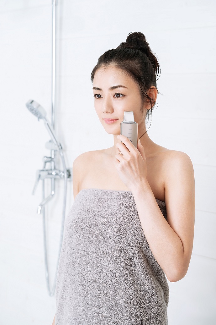 気になる汚れも簡単オフ！TBCだけの37kHz超音波※で本格毛穴ケア　1台3役の超音波洗浄美顔器3月1日(火)新発売『アクアピールクリア』