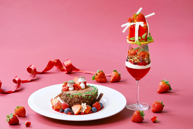 深紅のギフトボックスが主役のパフェと、冬の森に佇む切り株をイメージした”ブッシュ・ド・ノエル風”パンケーキが登場