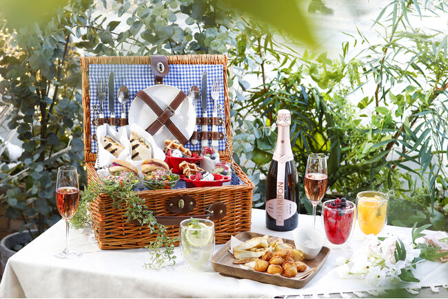 新緑が芽吹く表参道、ニューヨークストリートテラスで楽しむ“おしゃピク”でニューヨーカー気分！『ピクニックバスケット』1日10セット限定販売