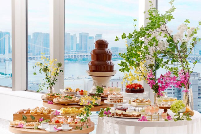ANAホリデイ・イン東京ベイ、空と運河を眺める28階で楽しむ夏のデザートビュッフェ「SWEETS IN THE SKY」を期間限定で開催