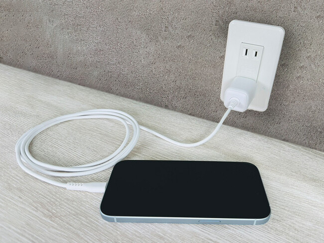 【新商品】これ1つでらくらく充電！Type-Cケーブル一体型AC充電器【磁気研究所】