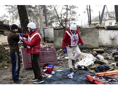 ウクライナ：緊急性増す現場の救援活動