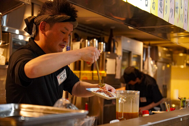 鮮度の高い串焼きと黒もつ煮込みがうまい大衆酒場『アカマル屋 野方店