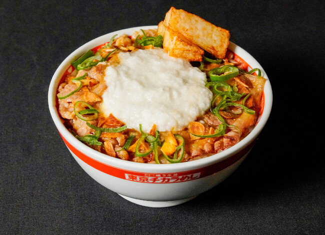 「東京チカラめし」と“青森県産野菜”がコラボレーション。スタミナたっぷり！ 長イモとニンニクとの焼き牛丼