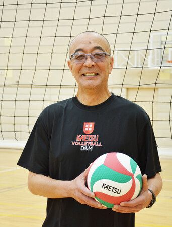 嘉悦大学女子バレーボール部　 1部昇格、日本一を目指し、新監督に元日本代表の原 秀治氏が就任