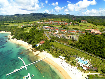 宿泊者専用レンタカーの提供、さらにレンタカー貸渡とホテルのチェックイン手続きを一度に実施するカウンターサービスを提供する「カヌチャレンタカー」事業スタート